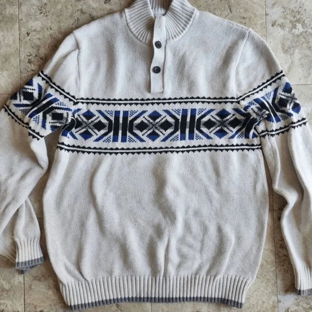 S36 Chaps Men's White Sweater W Geometric Pattern In Blue 1/4 Button Mock Neck